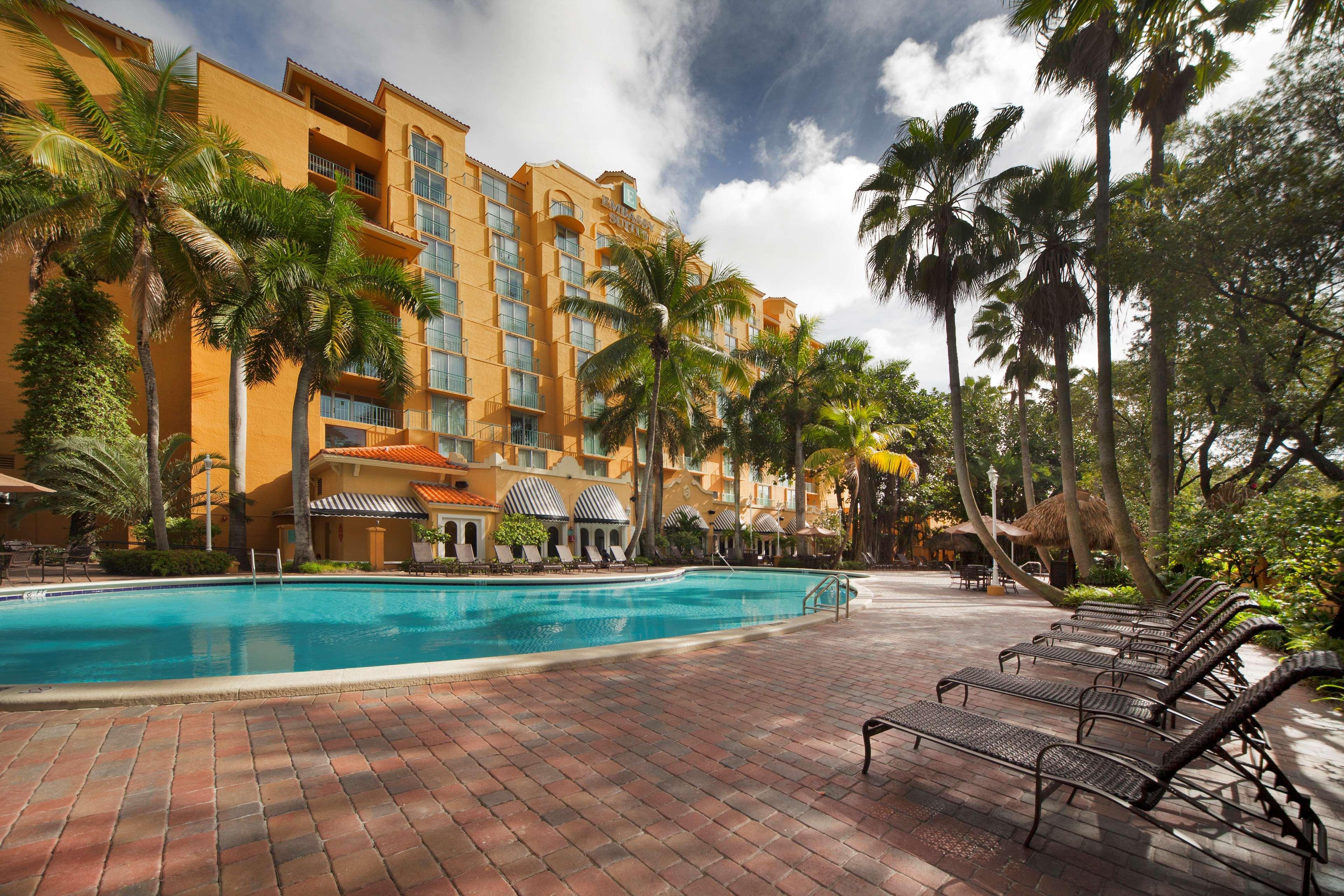 Embassy Suites By Hilton Miami International Airport Майами-Спрингс Экстерьер фото